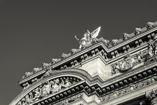 Foto i dettagli in bianco e nero di palais garnier opera paris