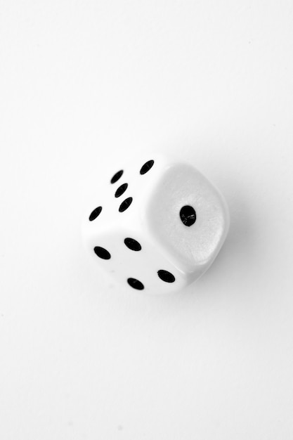 Photo black and white dice in motion