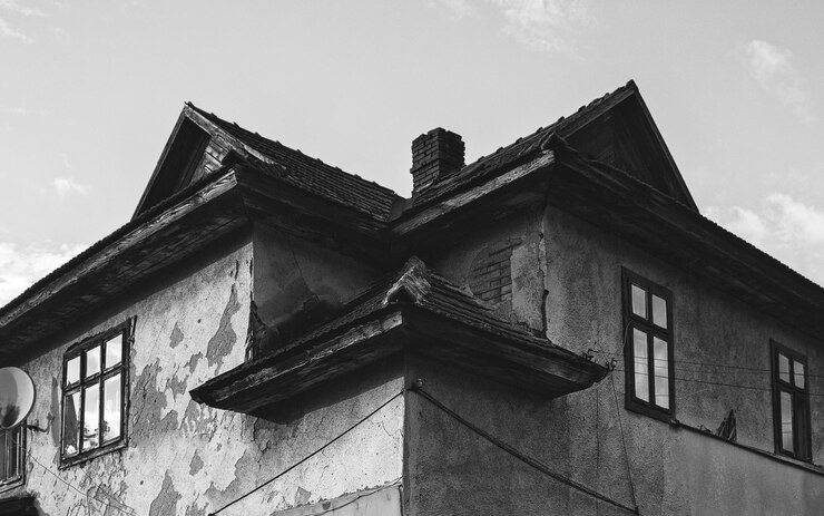 Чёрно-белая Мистическая крыша дома в стиле Fine Art