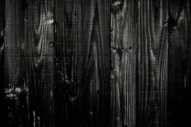 черно-белая фотография деревянной стены с лицом на ней