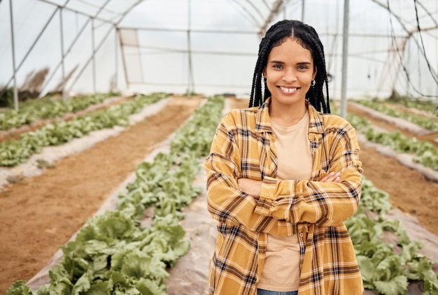 Photo black woman farmer smile in portrait with agriculture and farming in greenhouse sustainability with crop harvest environment farm and fresh vegetable produce green and eco friendly production