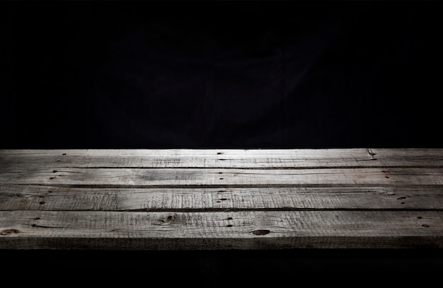 Photo black wooden table for product presentation, dark background