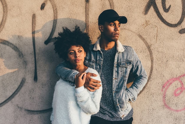 Photo black young couple posing together