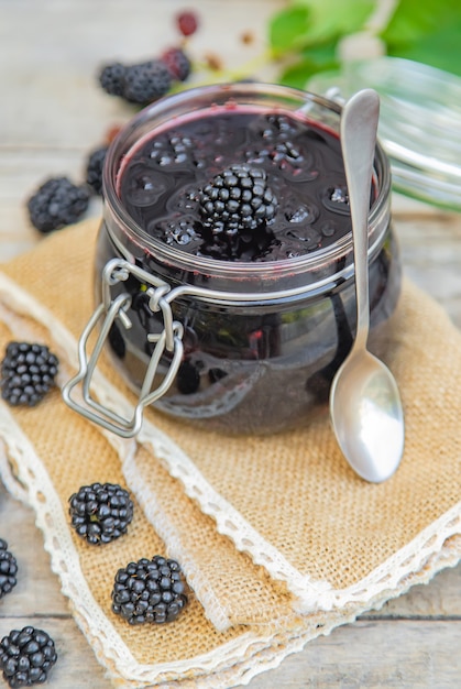 Blackberry-jam in een pot