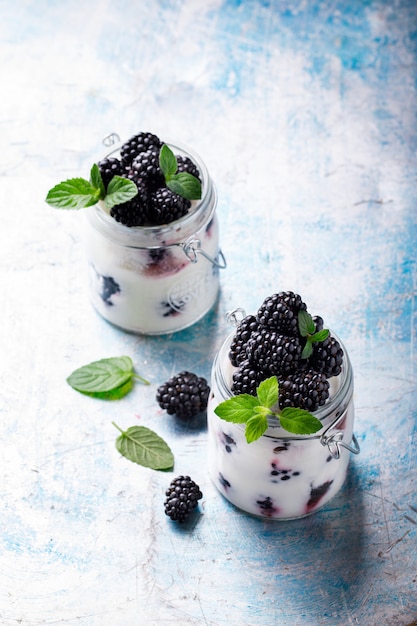 Blackberry con yogurt greco