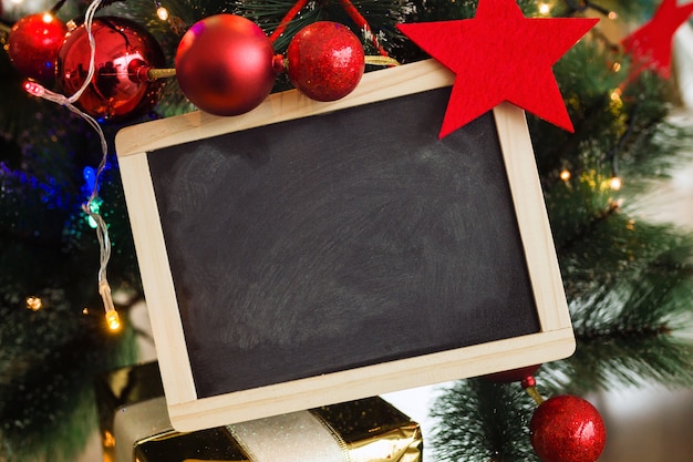 Foto blackboard met kerstversiering