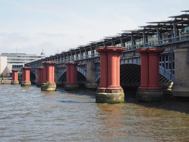 ロンドンのブラックフライアーズ橋