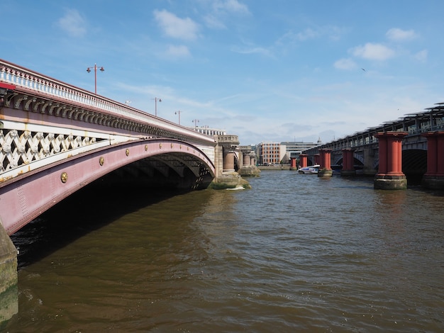 Blackfriars-brug in Londen