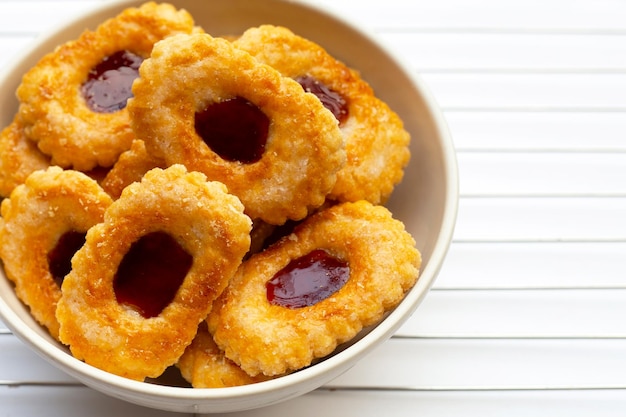 Bladerdeegkoekjes gevuld met jam