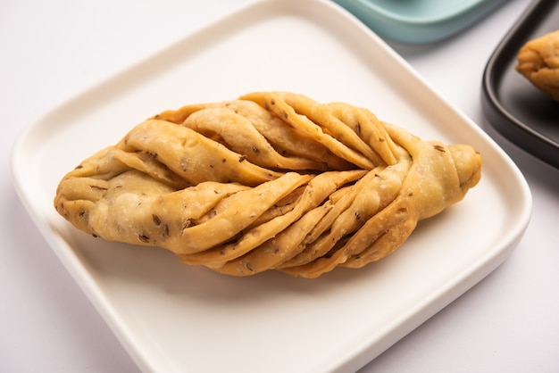 Bladvorm of laccha Mathri of mathiya is een theetijdsnack uit Rajasthani. Het is een gefrituurd schilferig koekje uit de noordwestelijke regio van India