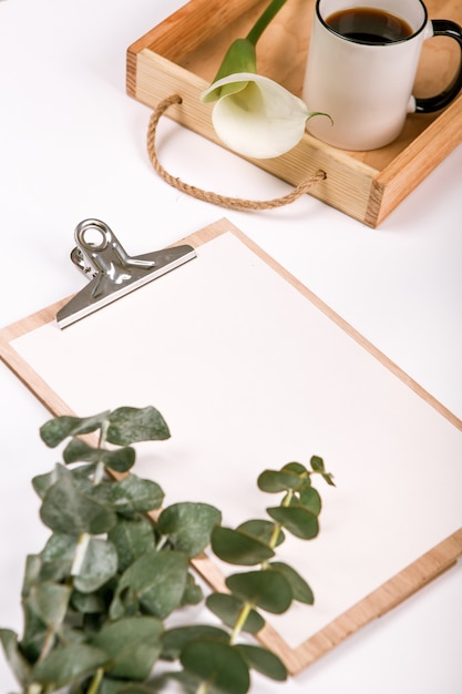 Blanco pagina houten tablet lade planten