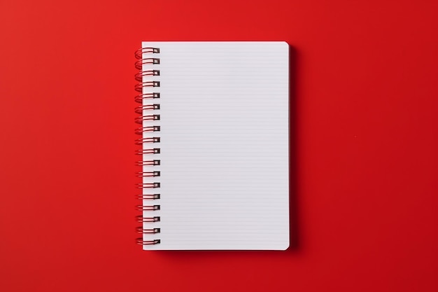 Blanco vel notebook rode achtergrond