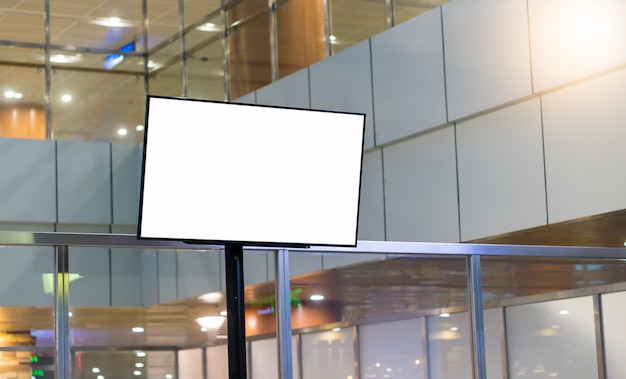 Foto tabellone per le affissioni in bianco o insegna nell'aeroporto, tabellone per le affissioni di pubblicità vuoto all'aeroporto.