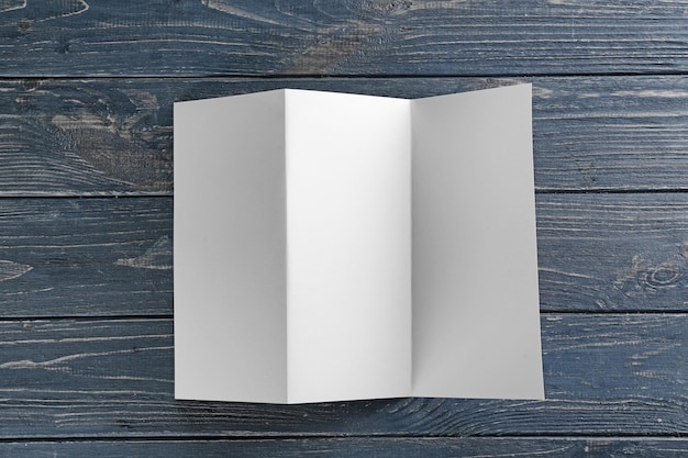 Photo blank brochure on wooden background