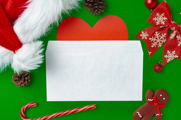 お祝いデコレーション付きの空白のクリスマスグリーティングカード