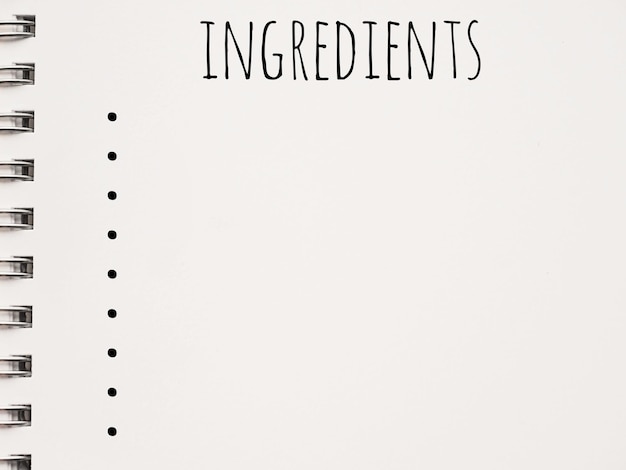 Foto lista degli ingredienti vuota o vuota su un quaderno di ospedale