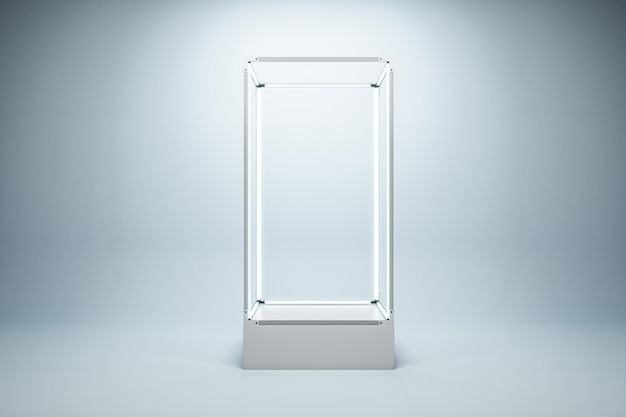 Пустая освещенная стеклянная витрина с макетом места на фоне белой стены 3D рендеринг
