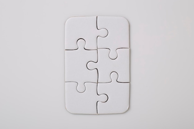 Pezzi di puzzle in bianco