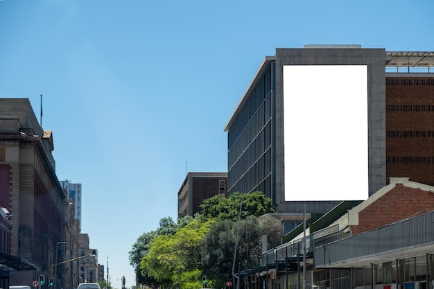 Blank lege billboard mockup sjabloon voor reclame op een gebouw gevel Centrum van de stad