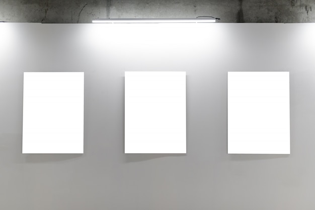 Photo blank picture frames on white wall. gallery wall with empty frames indoor.