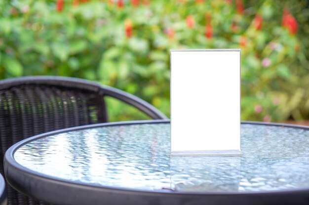 Photo blank placard on table at cafe