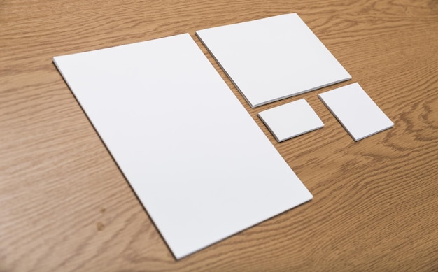 Foto blank stationery set op houten achtergrond mock up blank set mock up geïsoleerd