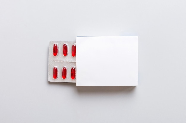 사진 빈 흰색 제품 패키지 상자 모형 vatamin 물집 상단 보기가 있는 빈 약 상자 열기