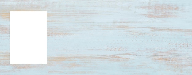 素朴な木製の背景トップ ビューに紙の空白の白いシート