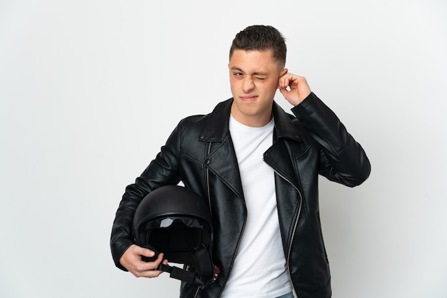 Blanke man met een motorhelm geïsoleerd