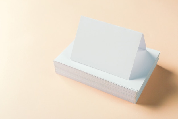 Blanke visitekaartjes van papier