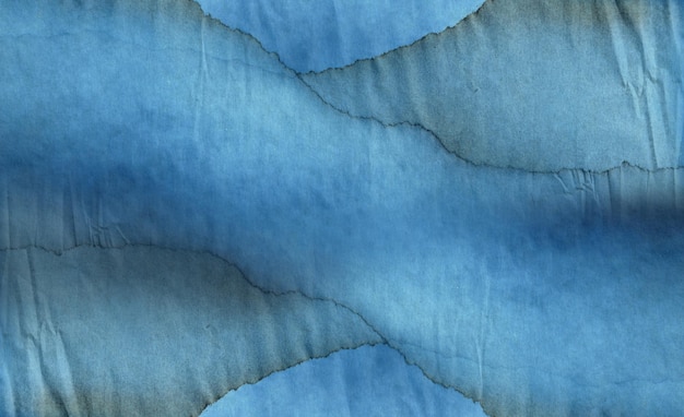 Blauwe aquareltextuur op gescheurd papier