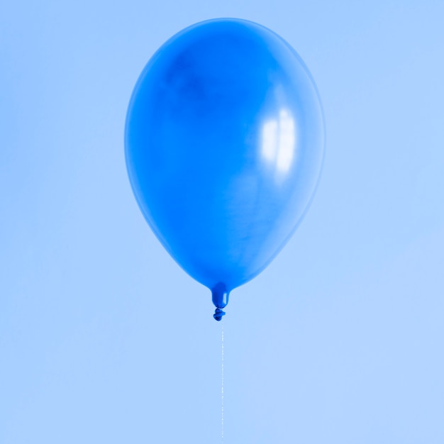 Foto blauwe ballon met kopie ruimte