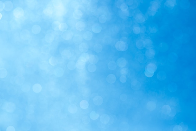 Blauwe bokeh abstracte textuur. Wazig helder licht 's nachts.