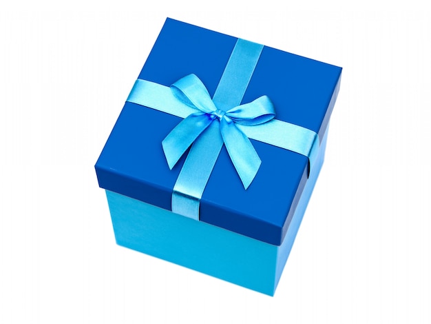 Blauwe doos met een geschenk en boog geïsoleerd op wit