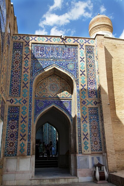 Blauwe en blauwe mozaïeken van het ShakhiZinda-complex in Samarkand in Oezbekistan Toerismereis door Centraal-Azië 2904-2019