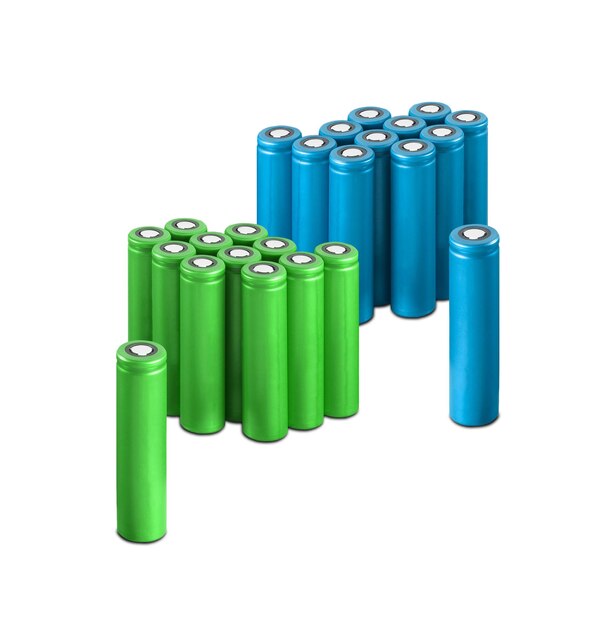 Blauwe en groene AA-batterijen