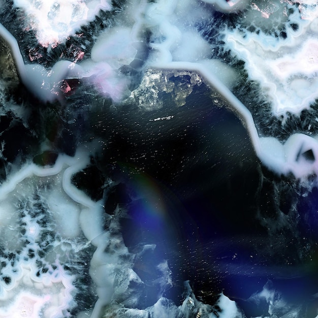Foto blauwe en oceaanblauwe kristallen overlay met zwarte achtergrond