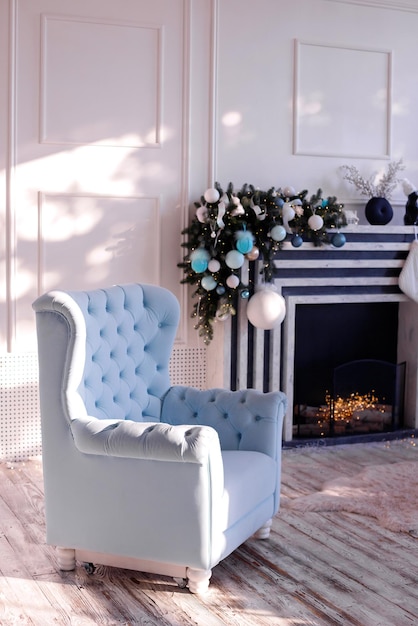 Blauwe fauteuil in de kerstkamer