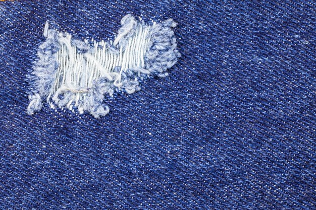 Blauwe gescheurde denim jeans textuur