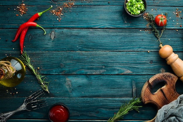 Blauwe houten achtergrond van koken Bovenaanzicht Vrije ruimte voor uw tekst