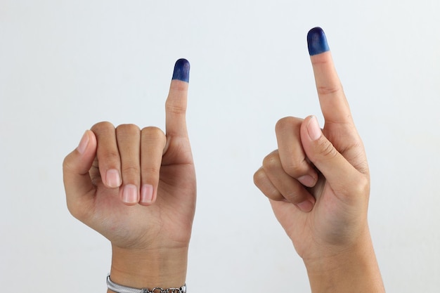 Foto blauwe inktvlekken van de vingers van de presidentsverkiezingen in indonesië