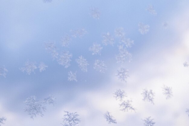 Foto blauwe kerst achtergrond met sneeuwvlokken