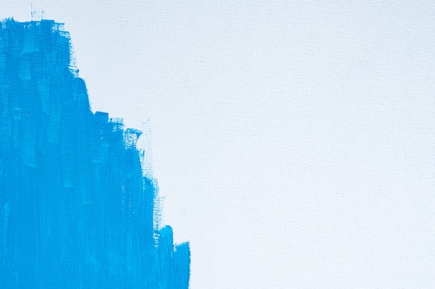 Blauwe kleur abstracte verf met een penseel en texturen van aquarel olieverf tekenen lijnen op witte canvas achtergrond