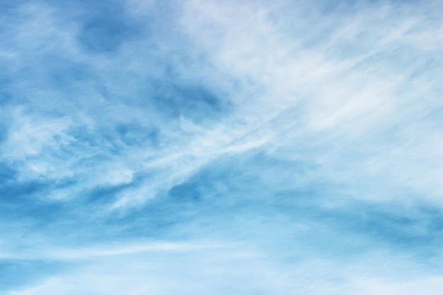 Blauwe lucht wolk zonsondergang