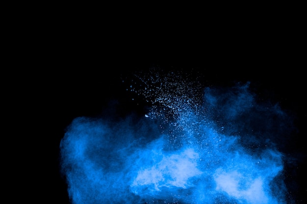 Blauwe poeder explosie wolk