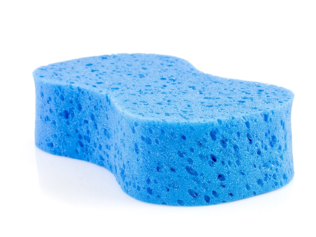Blauwe spons op wit