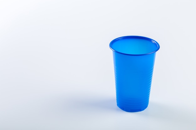 Blauwe wegwerp plastic glazen