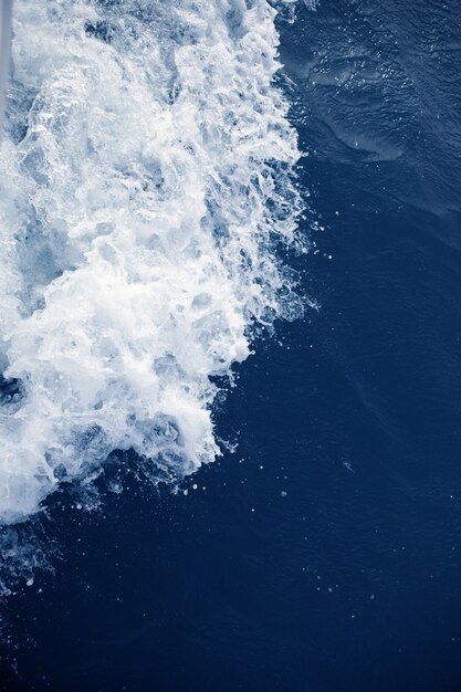 Blauwe zee actieve water schuim textuur