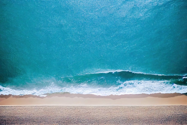 Blauwe zee en wit zandstrand