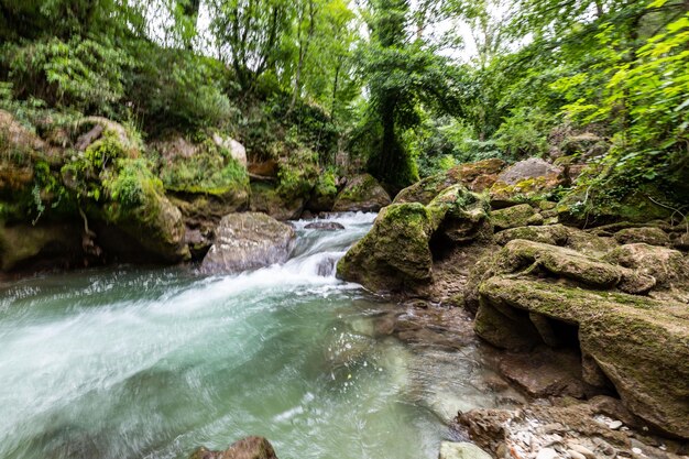 Photo bleck river dopo waterfall of marble